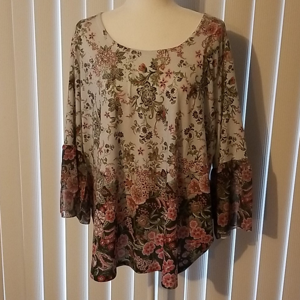 New W/O tags Floral Flowy Blouse